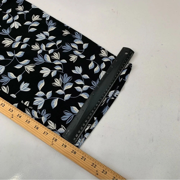 J Jill Wearable Full Leg Cropped Pants Lage Petite Pull On Black Blue Floral - Picture 8 of 10